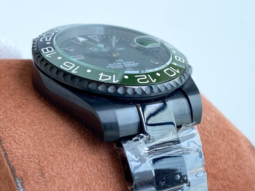 GMT-MASTER II CUSTOM BLACK CASE GREEN BLACK BEZEL