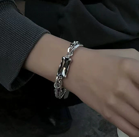 Minimalist Layered Chain Bracelet with Rectangular Crystal – Adjustable Silver Bracelet – Elegant Everyday Jewelry for Women