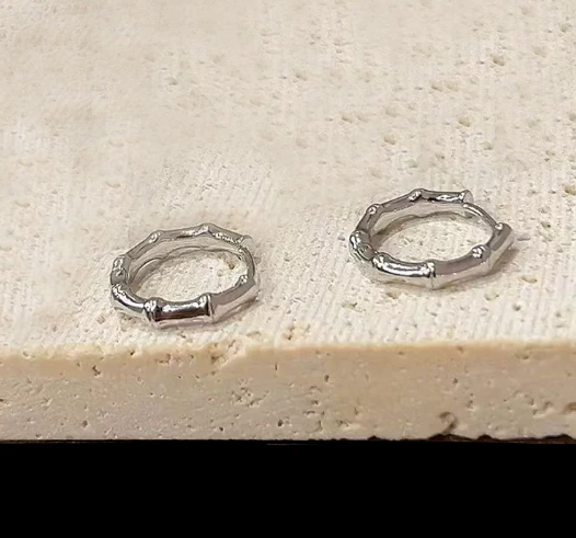 Minimalist Minimalist Bamboo Style Hoop Earrings – Small Silver Huggie Earrings – Elegant Everyday Jewelry for Women